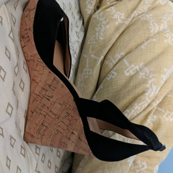 SALE! Black and Nude wedge Heels - Picture 2 of 5